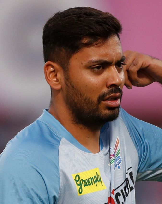 Pat Cummins Josh Hazlewood -1-2-3-4-5-6