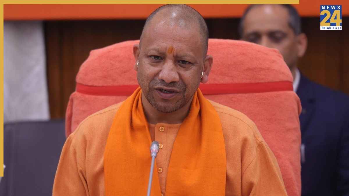 बिहार के बाद अब यूपी में होगा खेला? CM योगी से साथ 2.5 घंटे बंद कमरे में चली RSS की बैठक