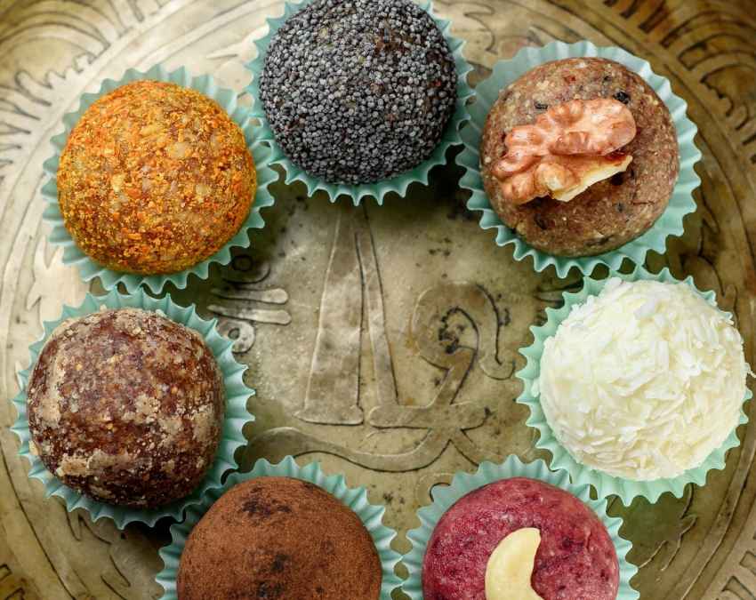 आयुर्वेद क्या कहता है मीठा खाने के सही समय के बारे में