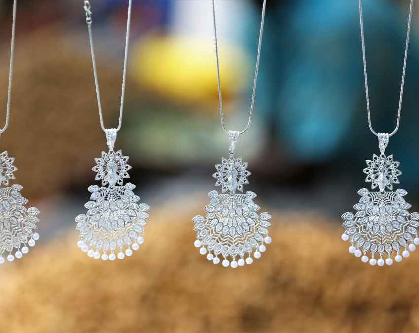 नमक के पानी से ऐसे लौट सकती है चमक