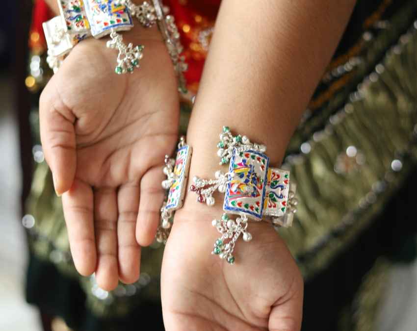 चांदी को लंबे समय तक चमकदार रखने के आसान टिप्स