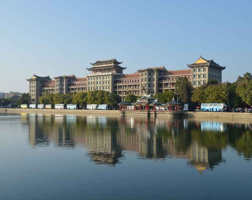 क्या है नेकेड ऑफिशियल्स?