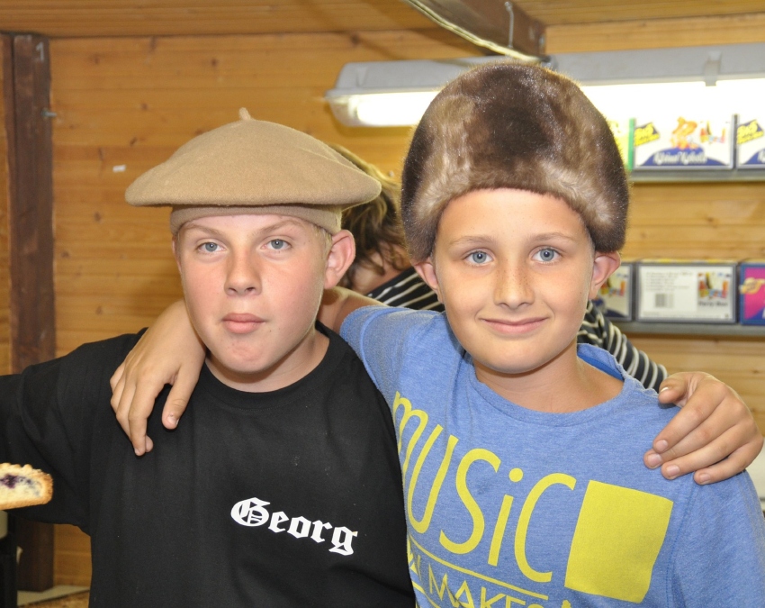 Signs Of Competitive Friends-1-2-3-4-5-6-7