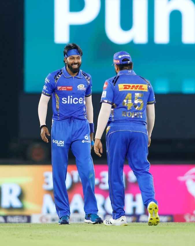 350 छक्के के करीब