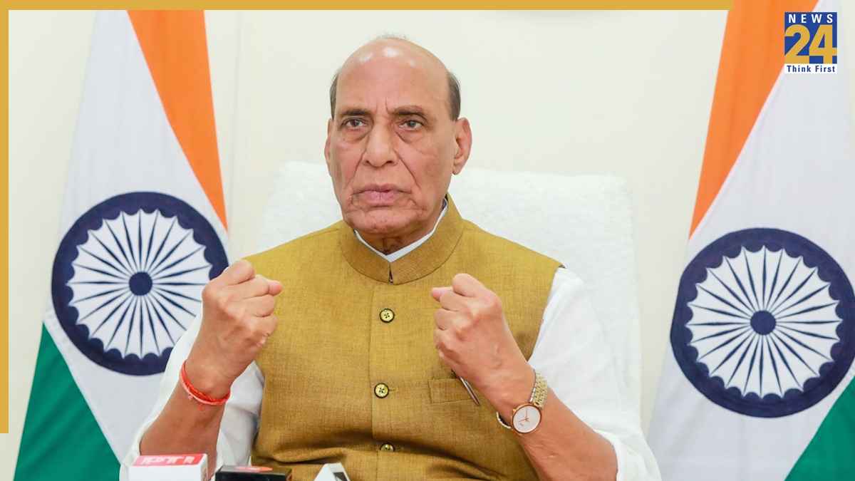 पश्चिम एशिया तनाव: विपक्ष ने संसद में चर्चा की मांग की, सरकार बोली- 'पैनिक की जरूरत नहीं'
