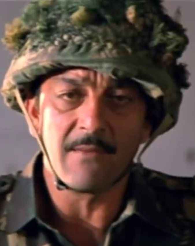 फिल्म में 12 हीरो और 10 हीरोइन