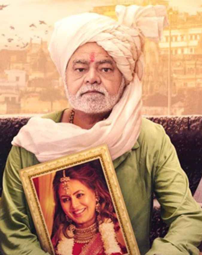 संजय मिश्रा संग दिखा महिमा चौधरी का ओल्ड एज रोमांस