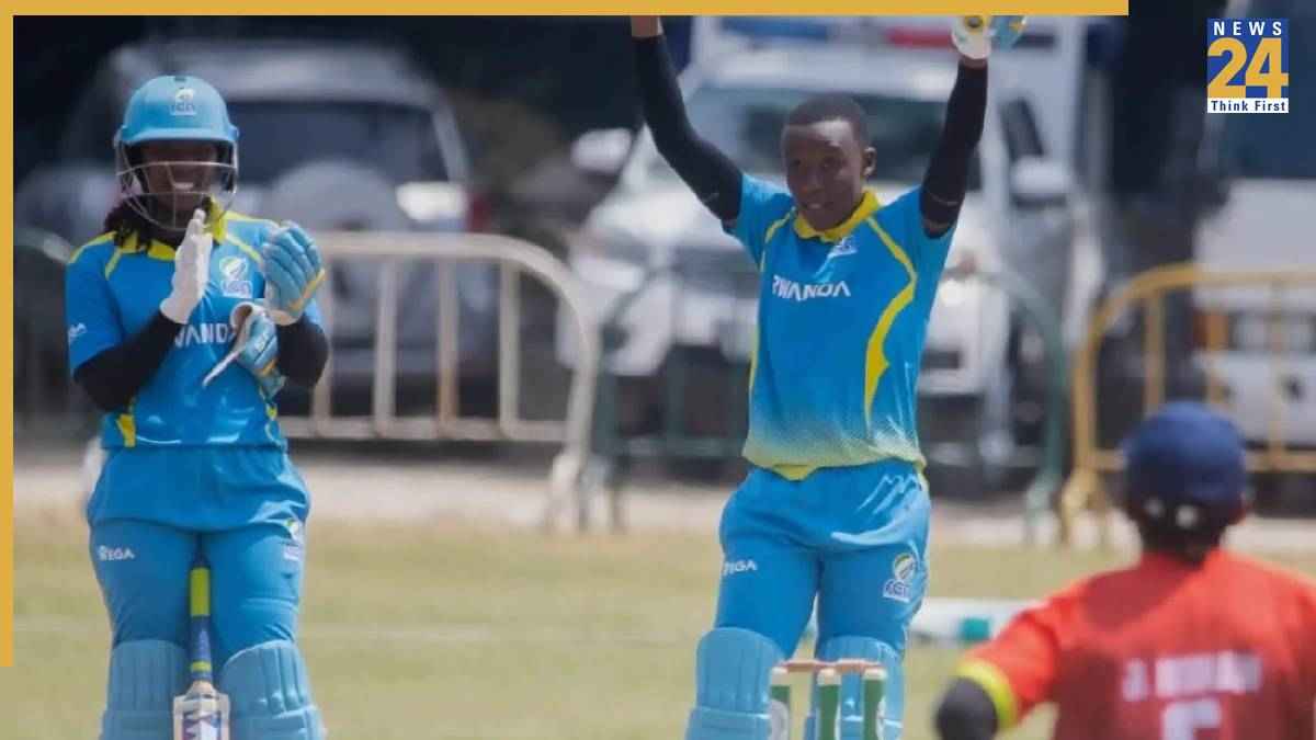 T20I में 15 साल की खिलाड़ी ने रचा इतिहास, डेब्यू मैच में ही शतक ठोक तोड़ डाले 2 वर्ल्ड रिकॉर्ड