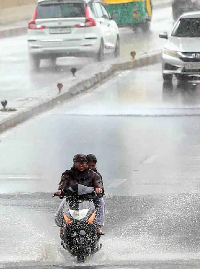 महाराष्ट्र और गुजरात में बारिश की चेतावनी