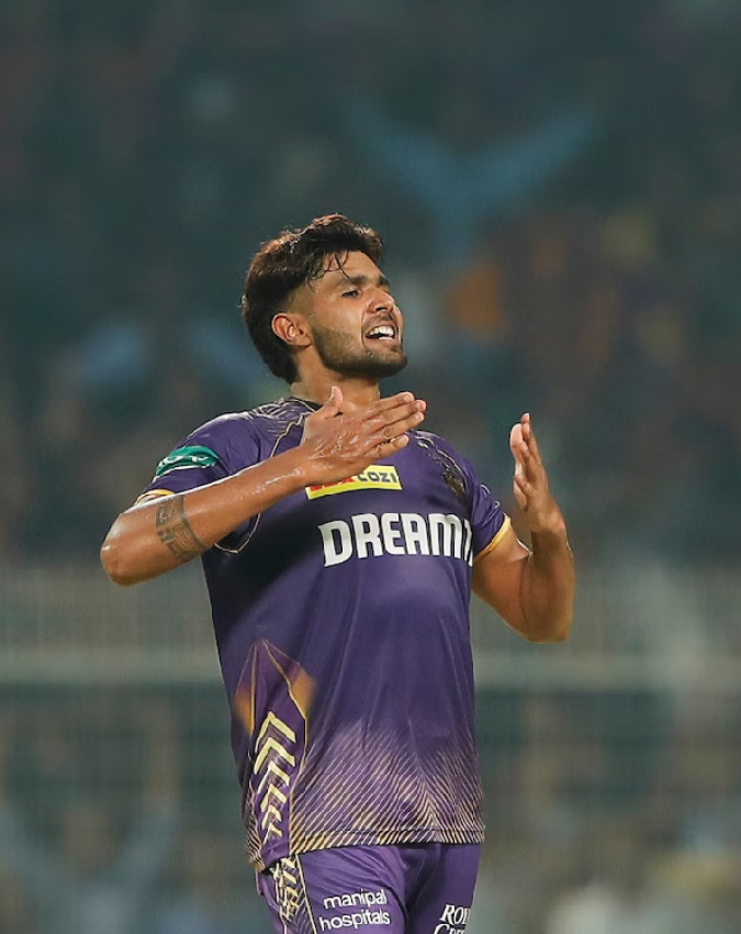 josh hazlewood and virat kohli-1-2