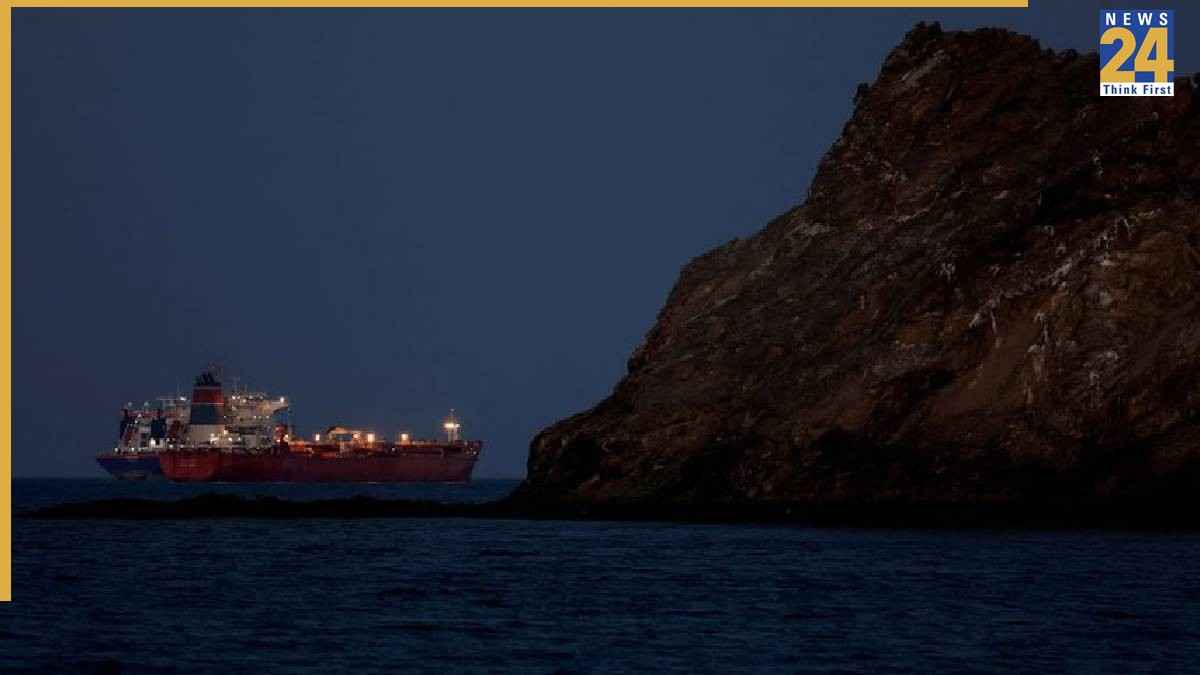 Iran Hormuz oil passage condition (1)