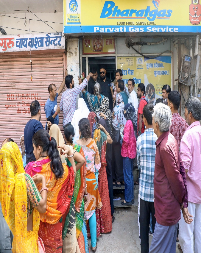 LPG shortage in india images -1-2-3