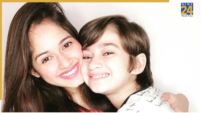 Jannat Zubair, Ayaan Zubair