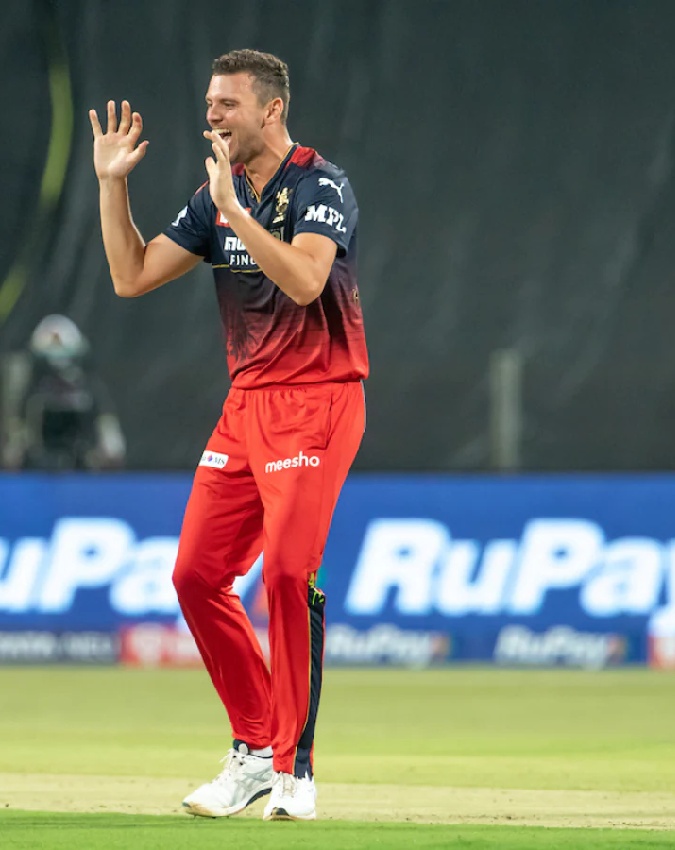 josh hazlewood and virat kohli-1-2-3-4-5