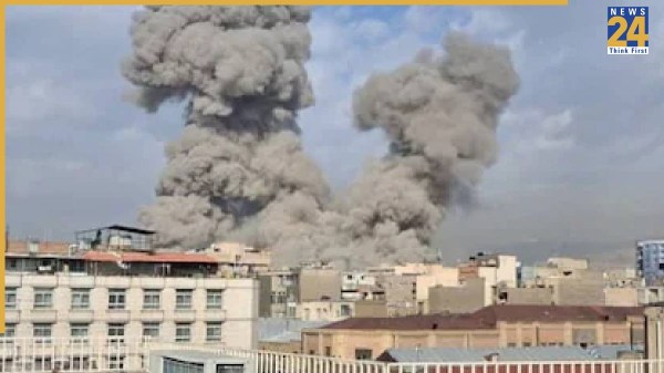 पाकिस्तान के कराची में अमेरिकी दूतावास पर हमला, घुसे प्रदर्शनकारी