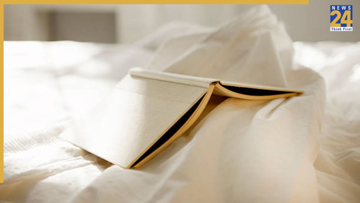 Kitabon Par Aadharit Hotels-1