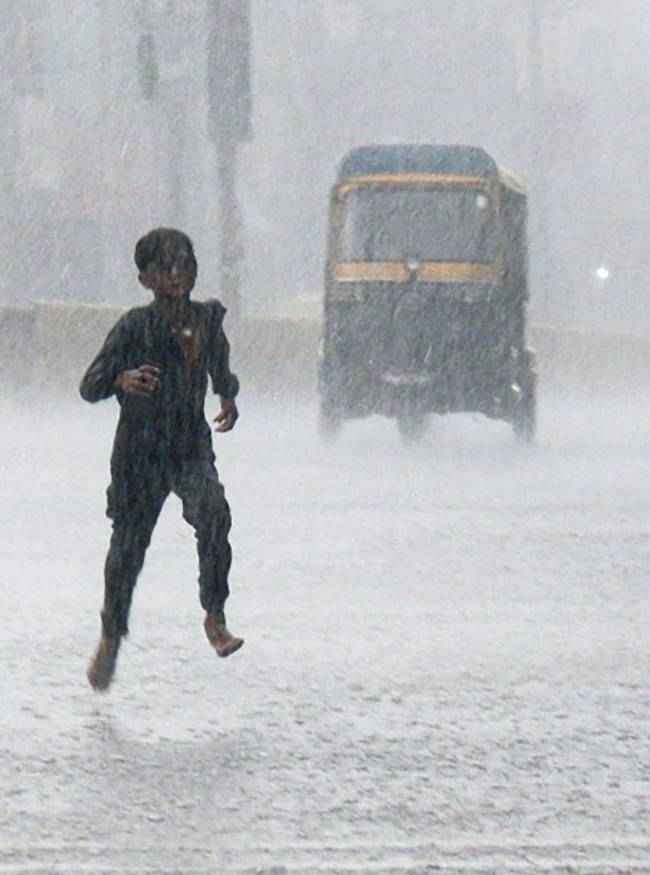 महाराष्ट्र में बारिश के साथ तूफानी हवाएं