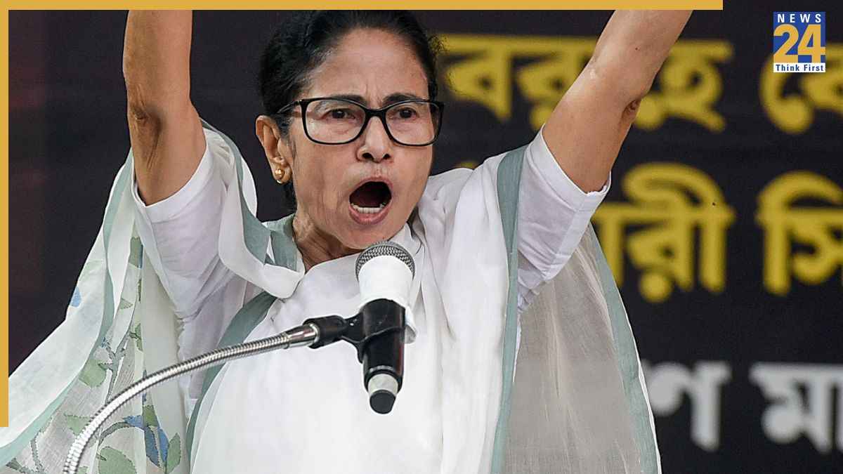 'लक्ष्मी भंडार कभी बंद नहीं होगा', ममता बनर्जी ने जारी किया TMC का घोषणापत्र