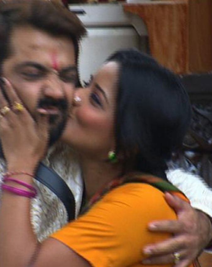 Monalisa on lossing control in Live Show