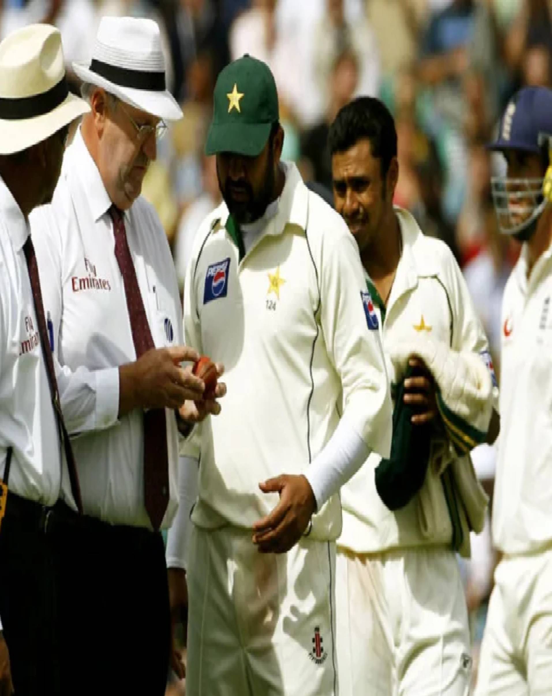 Pakistan Players Ball Tampering-1-2-3-4-5-6-7