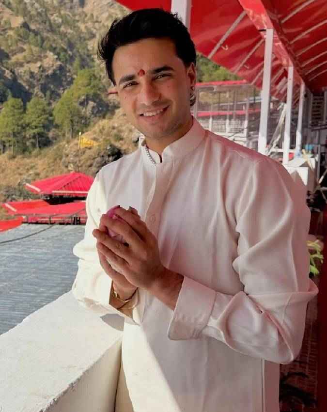 अभिषेक शर्मा ने माता वैष्णो देवी के किए दर्शन 