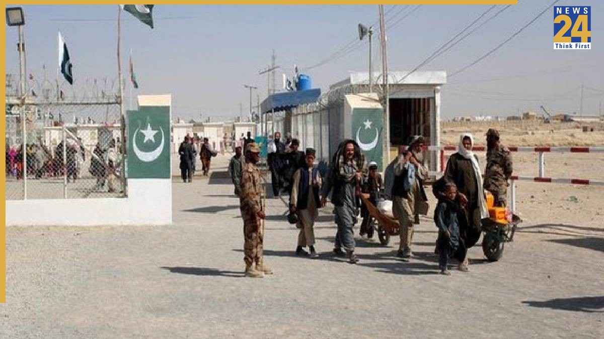Pakistani army kills Taliban commander