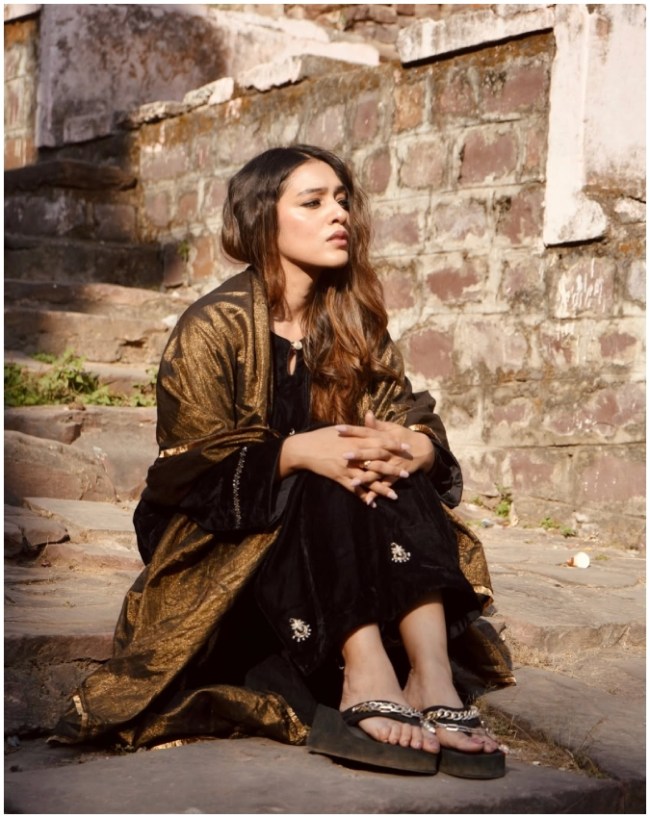 Rj Mahvash-1-2-3-4-5-6