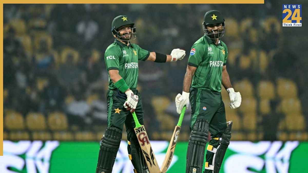 T20 World Cup से बाहर होने के बावजूद टॉप पर पाकिस्तानी बल्लेबाज, रिकॉर्ड तोड़ना लगभग नामुमकिन!