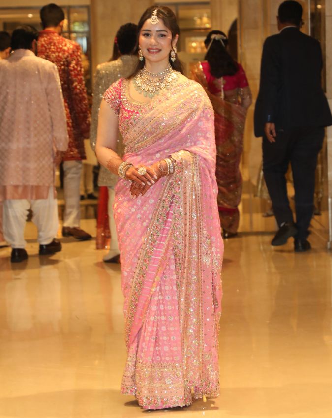 Sara Tendulkar, Sara Tendulkar looks, Sara Tendulkar latest Photos-1-2-3-4