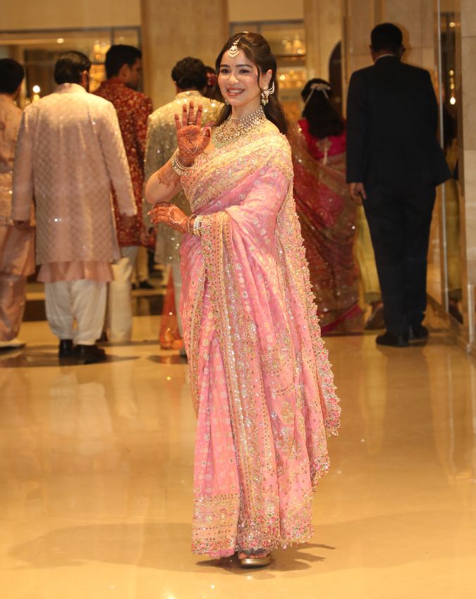 Sara Tendulkar, Sara Tendulkar looks, Sara Tendulkar latest Photos-1-2-3-4-5-6-7