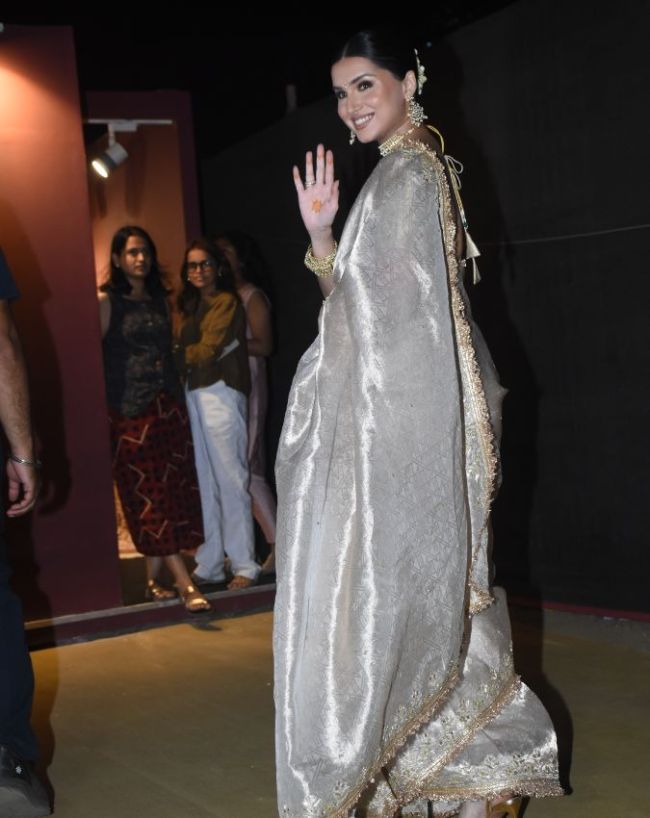 Tara Sutaria-1-2-3-4-5-6