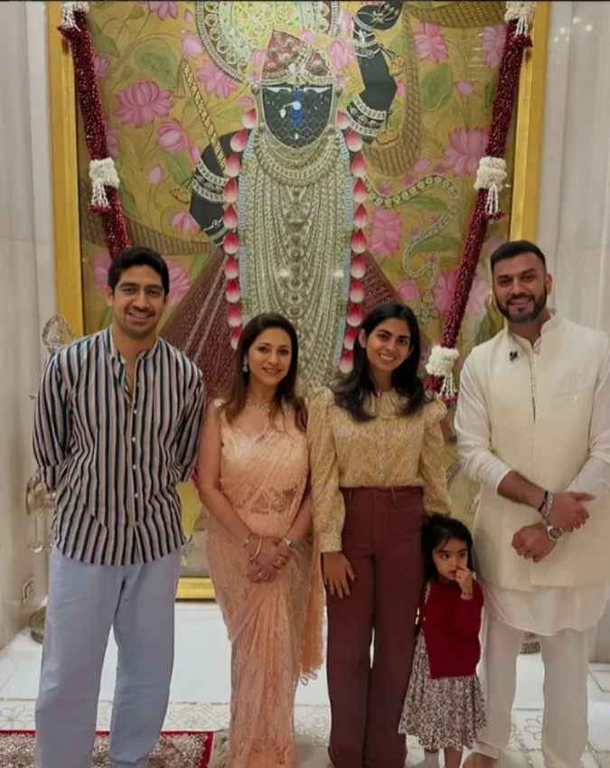 बड़े त्योहारों पर होती है विशेष पूजा 