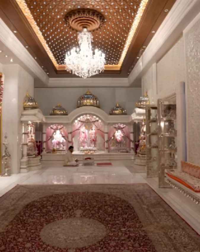 पारंपरिक भारतीय शैली में नक्काशी