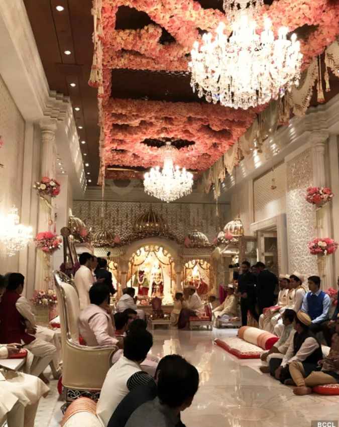 एंटीलिया के मंदिर में क्या है खास