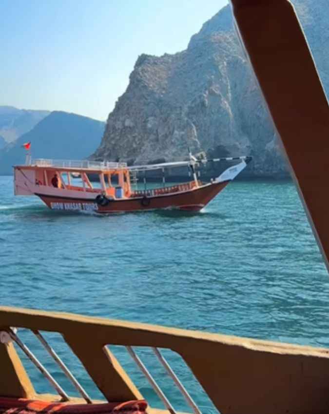 हर दिन गुजरते हैं सैकड़ों जहाज