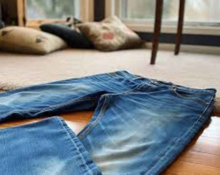 नीली जींस पर प्रतिबंध का कारण