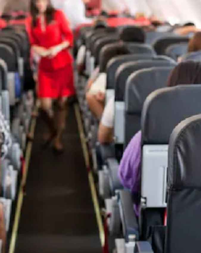 पायलट और केबिन क्रू के बीच कम्युनिकेशन