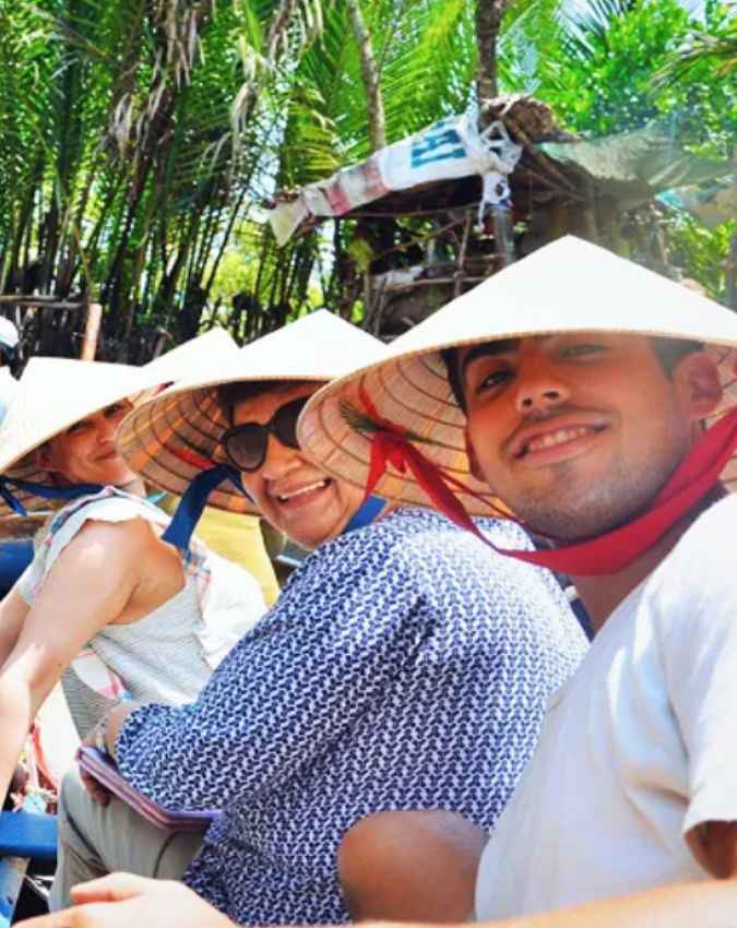 कुछ पर्यटकों के व्यवहार को बताया वजह