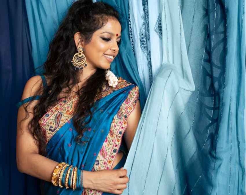 सातवां दिन नीले रंग के कपड़े  