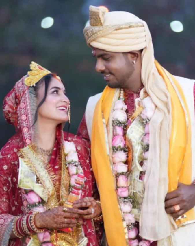 हाल ही हुई है शादी