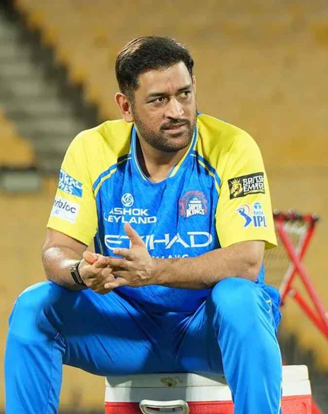 धोनी के बिना उतरी CSK