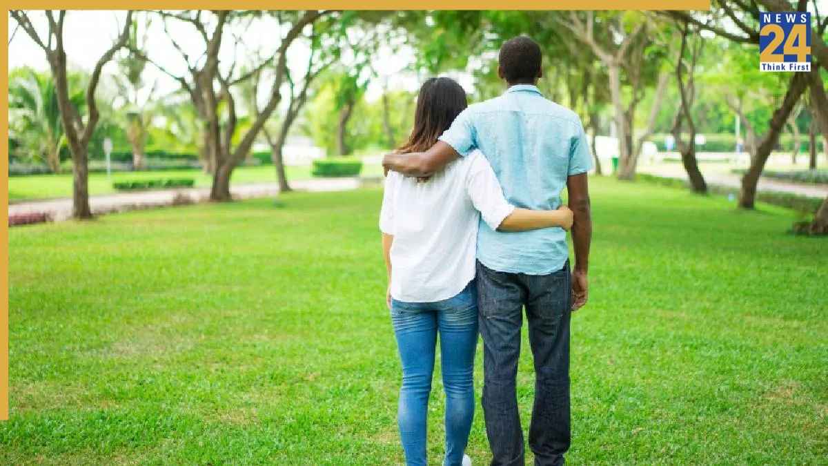'शादीशुदा पुरुष का लिव-इन रिलेशनशिप में रहना अपराध नहीं...', इलाहाबाद हाई कोर्ट का बड़ा फैसला