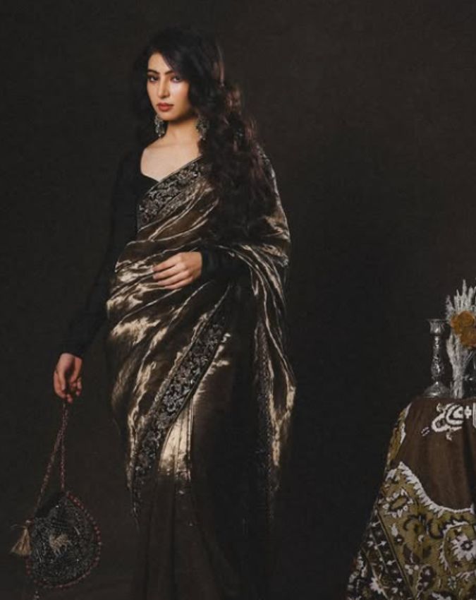 dhurandhar 2 sara arjun backless dress-1-2-3-4-5-6-7-8-9-10