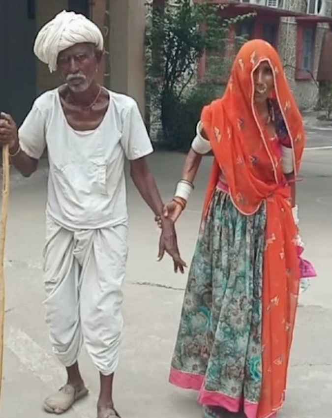 सरकारी और निजी क्षेत्र दोनों को शामिल करना