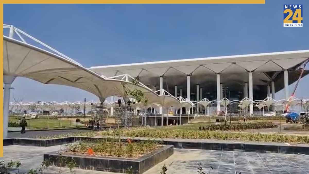 जेवर एयरपोर्ट का उद्घाटन कल, नोएडा पुलिस ने जारी की ट्रैफिक एडवाइजरी; इन रास्तों पर जानें से बचें