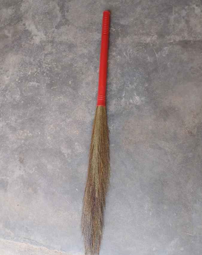 झाड़ू को इंग्लिश में क्या कहते हैं?