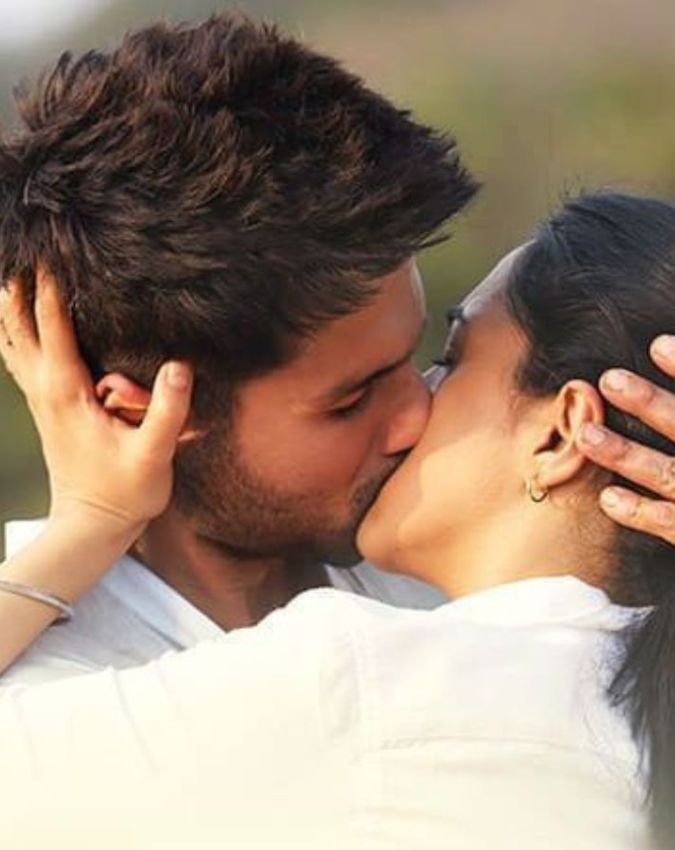 toxic tabahi song yash kiara Advani hot look-1-2-3-4-5