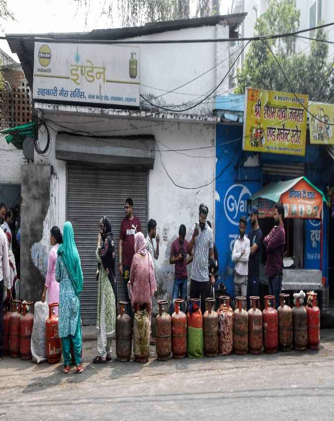 यूपी के कई जिलों से ऐसी तस्वीरें आईं सामने