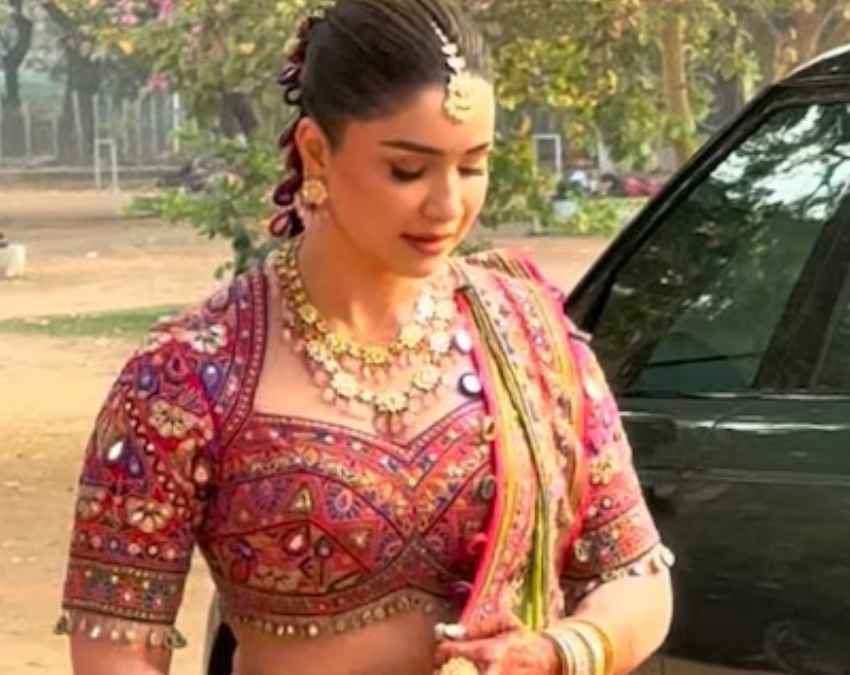 सारा तेंदुलकर पिंक-पर्पल लहंगे पहना था