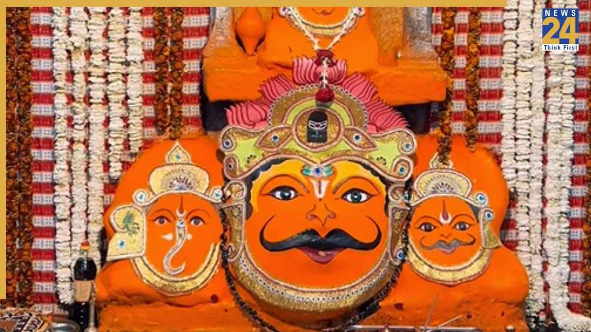 Shani Puja: यहां काले नहीं 'भगवा' रंग में दिखते हैं शनिदेव, पिंडी रूप में होती है पूजा, दर्शन मात्र से साढ़ेसाती-ढैय्या से मिलती है मुक्ति